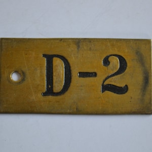 Ancienne plaque de casier industrielle rectangulaire vintage en laiton D - 2 Lot de 2