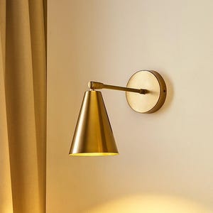 Handgefertigte Vintage Single Light Shade Pivot Messing Wandleuchter Mid Century Style Messing Wandlampe. Wand handgefertigte Wandleuchte, Wandleuchter aus Messing