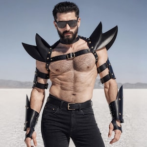 Apocalyptischer Wüstenkrieger Outfit - Lederschulter- & Armabdeckungen, futuristisches Festival-Kostüm, futuristisches Männer-Rüstungsset, Steampunk-Kleidung
