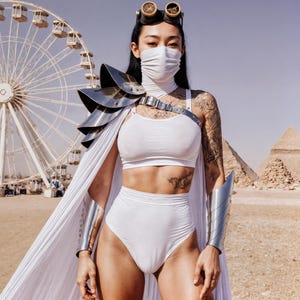 Rave Dune Warrior Outfit - Metallic Festival Costume for Women, Silver Leather Shoulder Bracelet, Futuristic Female Armor Set Apocalyptic