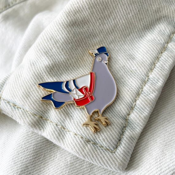 Par Pigeon Hard Enamel / Lapel Pin