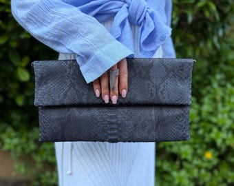 Bolso de mano de auténtica piel de pitón, bolso de noche de piel de serpiente hecho a mano, bolso de mano color grafito, bolso cruzado con correa de cadena, regalo de lujo para ella.