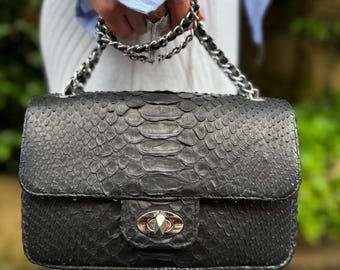 Bolso bandolera de piel de pitón negra, bolso de mano mate de piel de serpiente, bolso de lujo minimalista, bolso de hombro de piel exótica, bolso de uso diario. Regalo ideal.