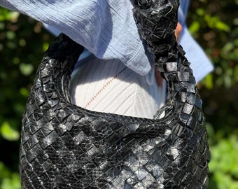 Bolsa de ombro em couro preto trançado: bolsa estilo hobo feita à mão - personalizável
