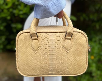 Bolso bandolera beige de piel de pitón, bolso de mano neutro de piel de serpiente, bolso de hombro minimalista, bolso de piel exótica para el día a día, regalo para ella.