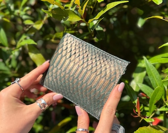 Carteira dobrável em couro de píton genuíno com 3 compartimentos para cartões e porta-moedas, carteira pequena para uso diário, presente ideal para homens ou namorados, presente para padrinhos.