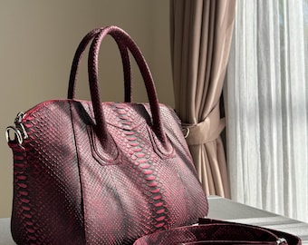 Bolsa de couro de píton vermelho vinho: bolsa exótica feita à mão com alça