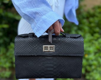 Bolso negro de auténtica piel de pitón, bolso de hombro de piel de serpiente mate, bolso bandolera compacto, bolso exótico hecho a mano, regalo para ella.