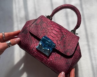 Bolso bandolera de piel de pitón color baya, bolso de mano de nobuk con estampado de piel de serpiente, bolso de hombro de piel exótica, bolso de lujo llamativo, regalo hecho a mano para ella.