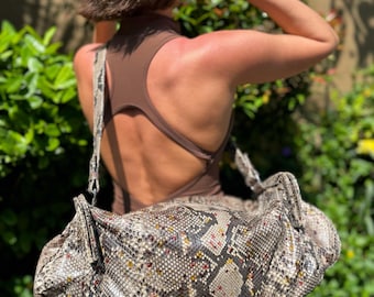 Mala de viagem em couro de píton genuíno, feita à mão, ideal para academia, comporta todos os itens essenciais de viagem, perfeita para viagens curtas de fim de semana ou como mochila pequena para o dia a dia.