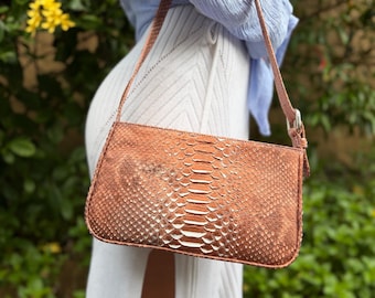 Bolso de hombro de piel de pitón bronce, bolso baguette de piel de serpiente, bolso de piel exótica hecho a mano, bolso de hombro minimalista, bolso pequeño de lujo, regalo para ella.