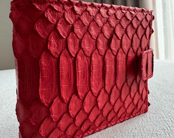 Cartera de piel de pitón roja, cartera plegable de piel de serpiente, cartera de piel exótica hecha a mano, cartera compacta con tarjetero, regalo de lujo para él y para ella.