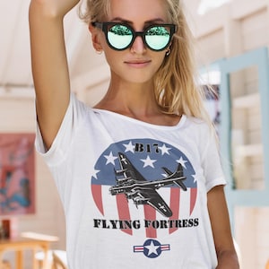 B17 Flying Fortress WWII Bomber T-Shirt: Vintage Military Aircraft Graphic Tee for Aviation Enthusiasts