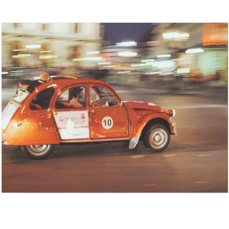 Vintage canvasafdruk Parijs Citroën: retro Franse autofotografie afbeelding 1