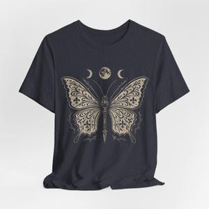 Camiseta gótica de polilla para Halloween: Camiseta con estampado de fases lunares de bruja imagen 6