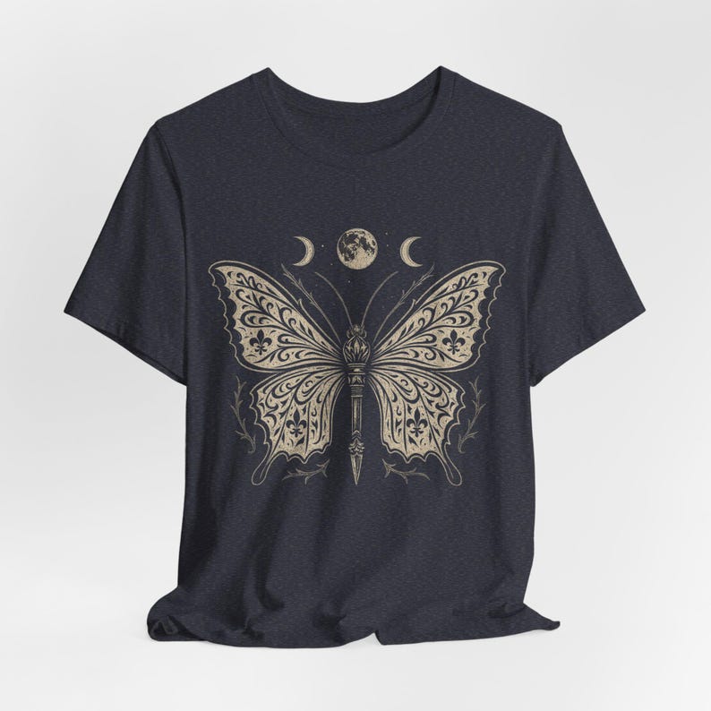 Camiseta gótica de polilla para Halloween: Camiseta con estampado de fases lunares de bruja imagen 6