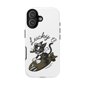 Handyhülle mit Glückszahl 13, Nasenkunst-Design aus dem Zweiten Weltkrieg, Retro-Tattoo-Katze Bild 6