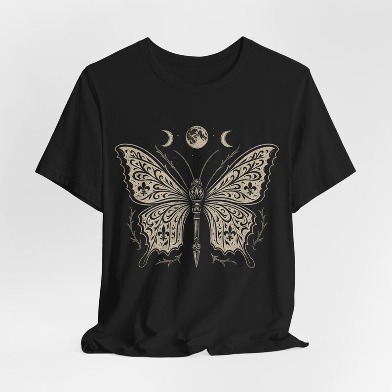 Camiseta gótica de polilla para Halloween: Camiseta con estampado de fases lunares de bruja imagen 3