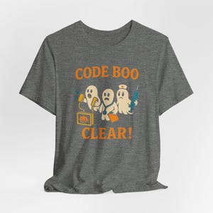 Camiseta de enfermeira para o Halloween, camiseta engraçada com código de médico "Boo!", temporada assustadora. imagem 3