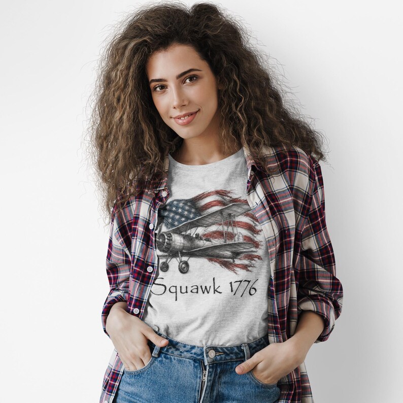Camiseta de piloto de biplano Stearman, humor aeronáutico Squawk 1776, camiseta patriótica de aviador. imagen 4