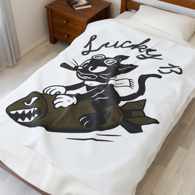 Manta de peluche con forma de gato bombardero de la Segunda Guerra Mundial / Arte de nariz del Lucky 13 imagen 2
