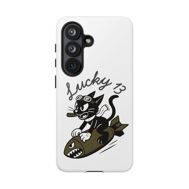 Handyhülle mit Glückszahl 13, Nasenkunst-Design aus dem Zweiten Weltkrieg, Retro-Tattoo-Katze Bild 1