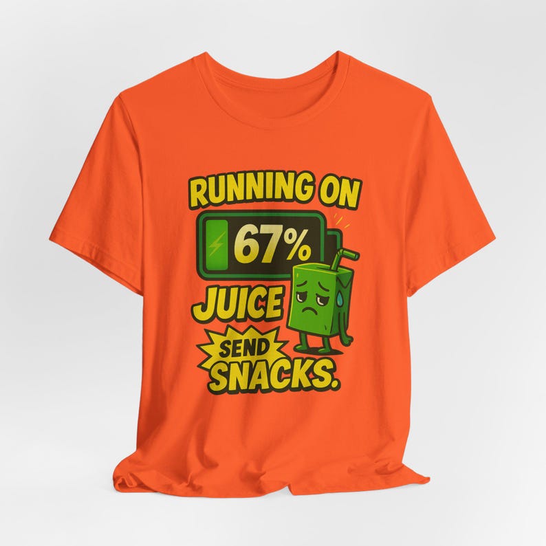 Maglietta Running on 67% Juice: divertente maglietta meme per gli amanti degli snack immagine 4