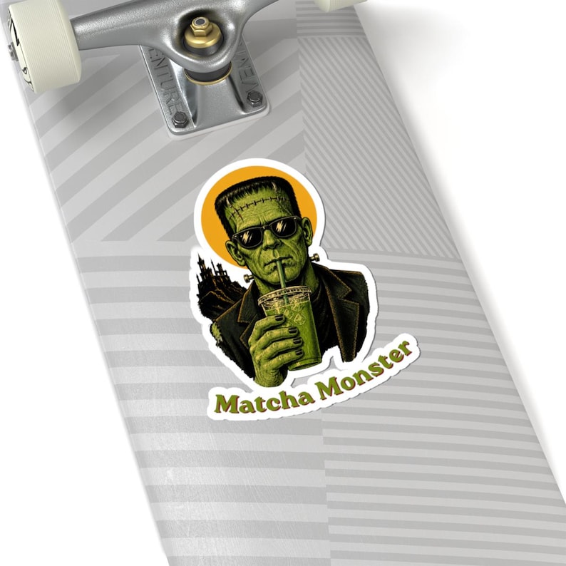 Matcha Monster Sticker, Grappige Groene Thee Sticker, Retro Horror Kunst afbeelding 5