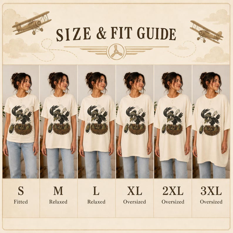 Puede incluir: Una gu&iacute;a de tallas para camisetas con un gr&aacute;fico de un p&aacute;jaro en un nido con una bomba. La tabla muestra seis tallas desde la S hasta la 3XL, ilustrando la transici&oacute;n de un ajuste entallado a uno relajado y extragrande sobre fondo neutro.