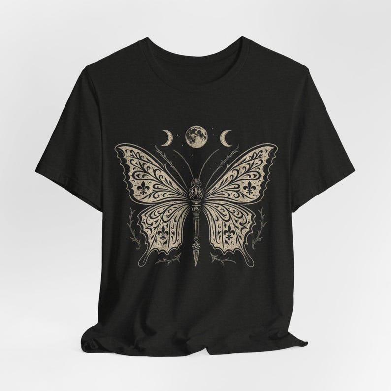 Camiseta gótica de polilla para Halloween: Camiseta con estampado de fases lunares de bruja imagen 4