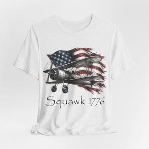 Camiseta de piloto de biplano Stearman, humor aeronáutico Squawk 1776, camiseta patriótica de aviador. imagen 8