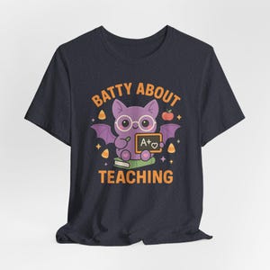 Halloween-Shirt für Lehrer, „Verrückt nach dem Unterrichten“-T-Shirt, Herbstgeschenk Bild 9