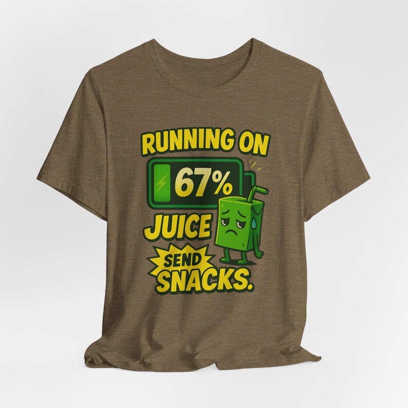 Maglietta Running on 67% Juice: divertente maglietta meme per gli amanti degli snack immagine 7