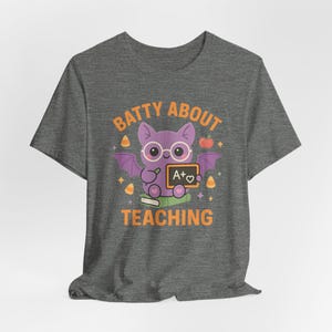 Halloween-Shirt für Lehrer, „Verrückt nach dem Unterrichten“-T-Shirt, Herbstgeschenk Bild 5