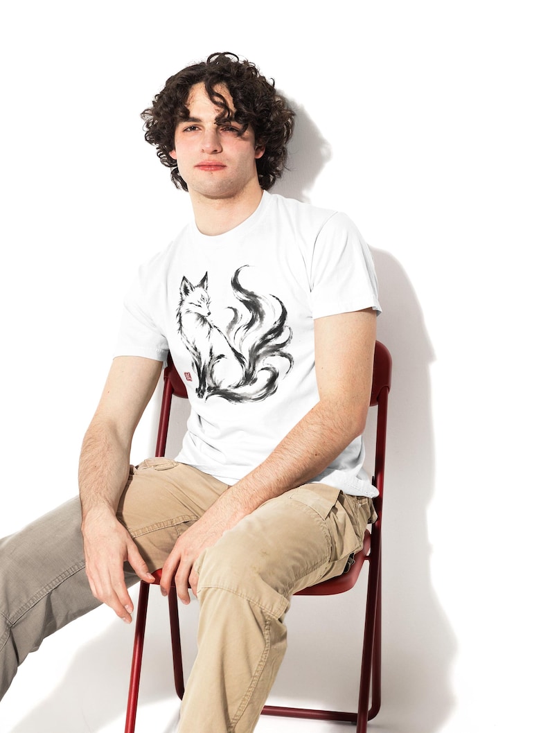 Minimalistisches Kitsune-Shirt, japanisches Sumi-e-Fuchs-Kunst-T-Shirt, Cottagecore-Zen-Spirit Bild 2