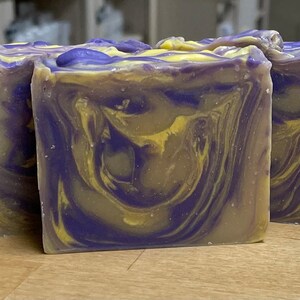 Lemon Lavender Goat&#39;s Milk Soap