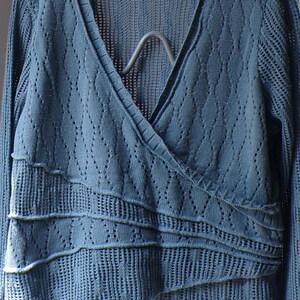 Maglione vintage Soft Surroundings, cotone blu e acrilico, XL, maglione peplo, maglione con scollo a V 1980, maglione blu immagine 6