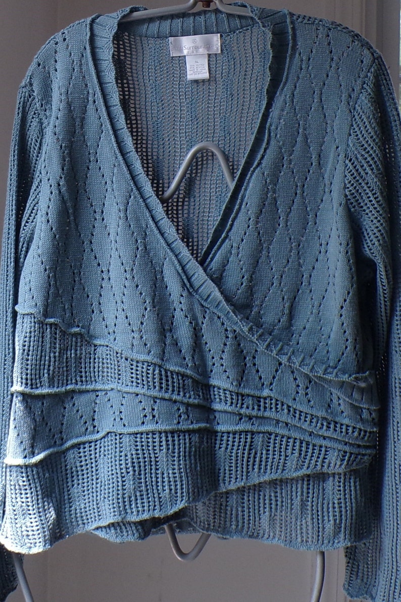 Maglione vintage Soft Surroundings, cotone blu e acrilico, XL, maglione peplo, maglione con scollo a V 1980, maglione blu immagine 1