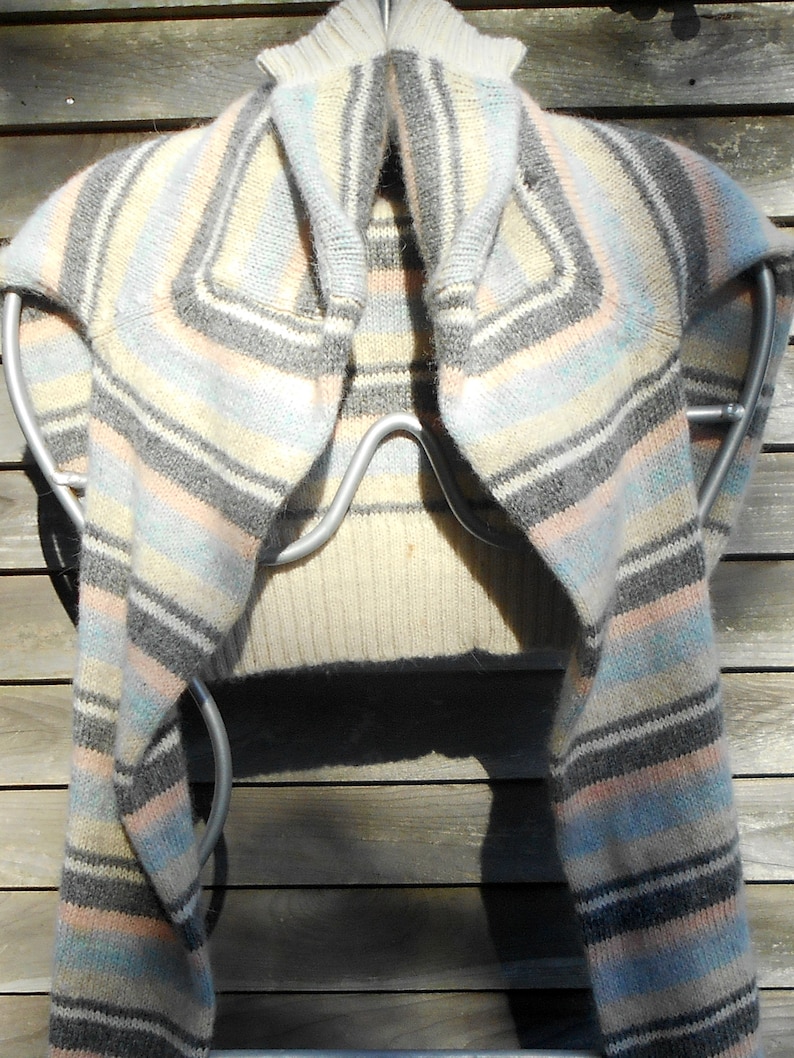 Gray,Pink and Blue Sweater,White Wool Sweater,Size Small,Wool Pullover,Vintage Sweater,Best Friend Gift SALE FREE SHIPPING