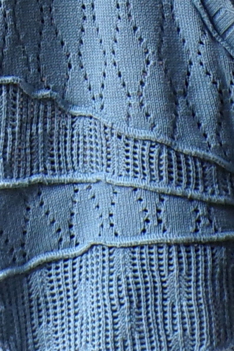 Maglione vintage Soft Surroundings, cotone blu e acrilico, XL, maglione peplo, maglione con scollo a V 1980, maglione blu immagine 4