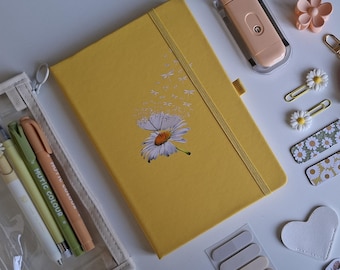 Daisy Stationery Set for Book Lovers: Daisy Pen, Paperclips and more!