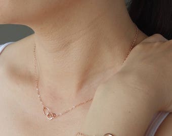 GIFT Tiny Three Linked Circles Pendant Necklace in Sterling Silver, Gold, Rose Gold, Holiday Christmas Gift, interlocking circles, bridal,W