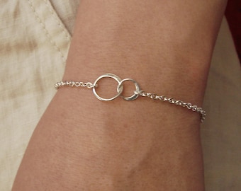 Sterling Silver Interlocking Circle Bracelet, Friendship Gift