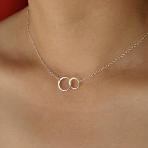 Bridesmaid Gift Necklace Silver Circle Necklace Wedding Jewelry Interlocking  Double Circle Necklace/ Bridesmaid Necklace / Circle Necklace