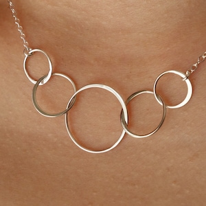 Five Circle Necklace in Sterling Silver or Gold - Family of 5 Necklace - Silver Gold - Interlocking Circle Necklace - Grandma Nana Necklace