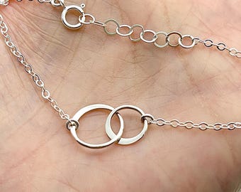 Sterling Silver Interlocking Circle Necklace, Minimalist Eternity, Friendship Necklace, Sister Gift