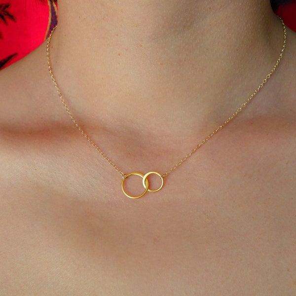 Circle Necklace Gold Necklace Gold Circle Necklace Best Friend Necklace for 2 Interlocking Circle Necklace Bridesmaid Necklace Pregnancy