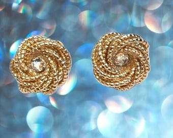 Vintage Twisted Rope and rhinestone center Clip-On Earrings in Gold Tone