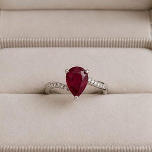 Handgjord päronformad röd rubinring, 925 sterlingsilver, förlovningsring med juli-födelsesten
