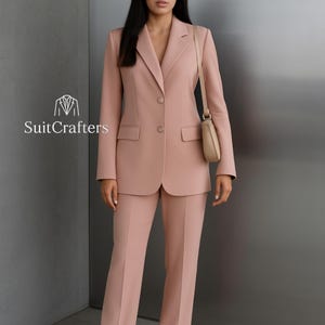 Traje pantalón rosa ruborizado para mujer: elegante traje de dos piezas para eventos